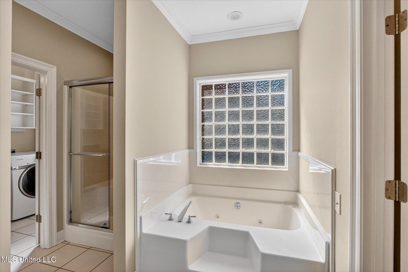 Beautiful home loaded with curb appeal, circular dive and side - photo 21