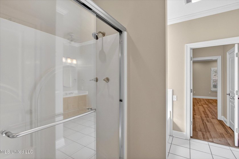 Beautiful home loaded with curb appeal, circular dive and side - photo 22