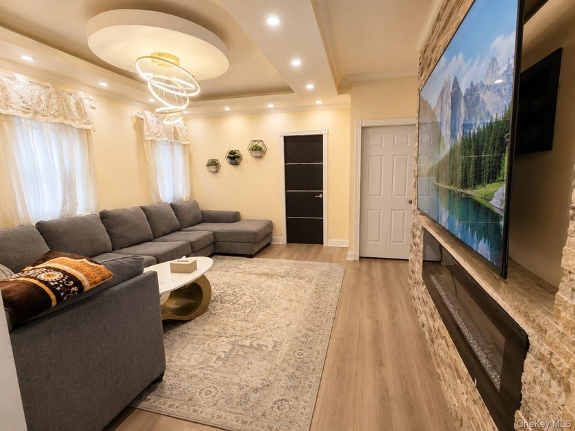 Spacious 2-family home featuring 3 bedrooms on each floor, a - photo 2