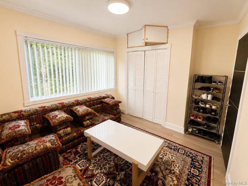 Spacious 2-family home featuring 3 bedrooms on each floor, a - photo 3
