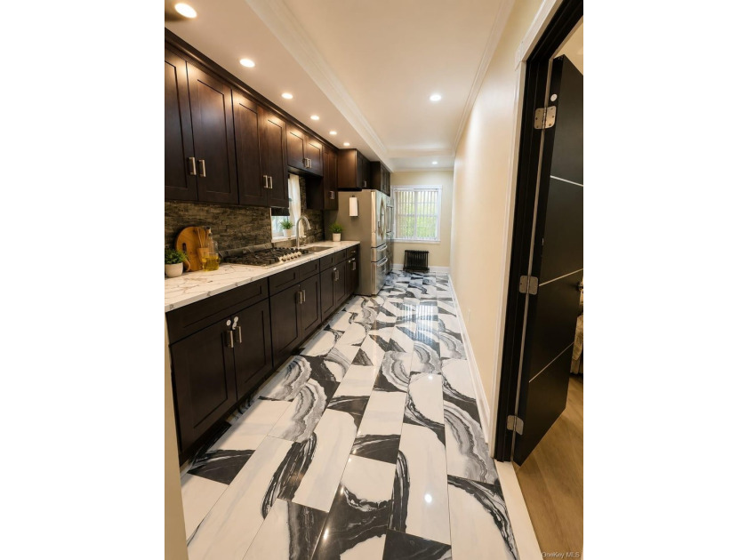 Spacious 2-family home featuring 3 bedrooms on each floor, a - photo 4