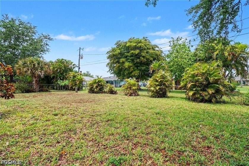 LOTS of Space! Located on an oversized 3-lot site, this - photo 25