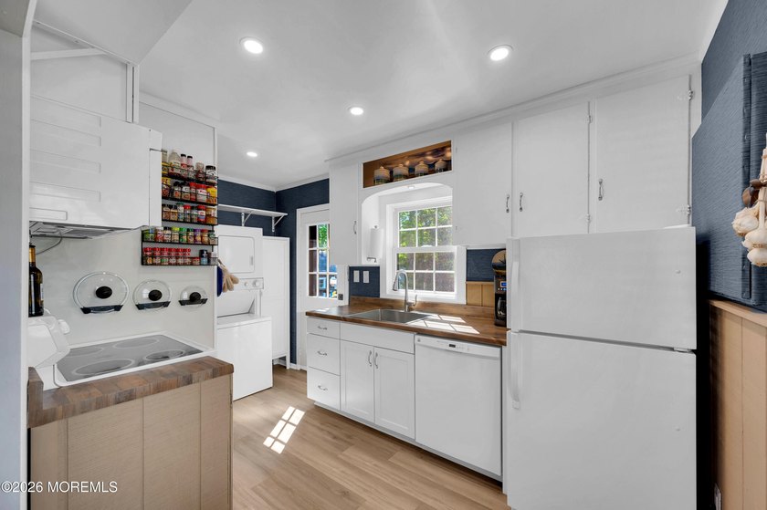 Charming 2BR/1BA home in desirable New Egypt! This freshly - photo 4