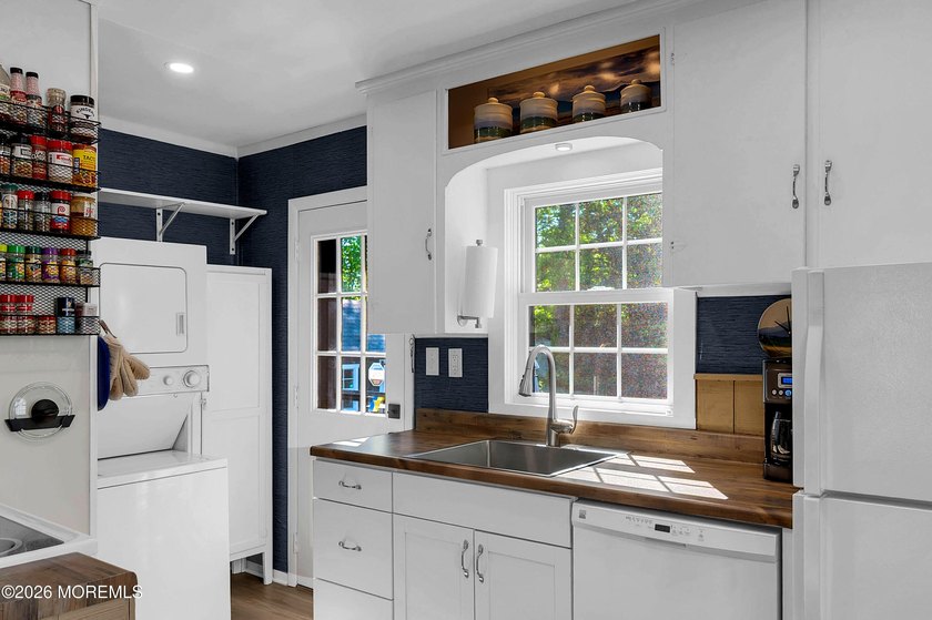 Charming 2BR/1BA home in desirable New Egypt! This freshly - photo 5