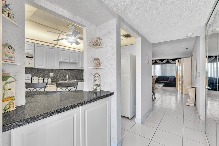 Enjoy life in this well-maintained 55+ community of Royal Park - photo 5