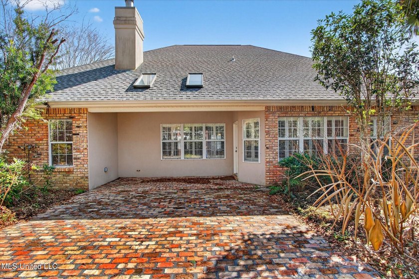 Beautiful home loaded with curb appeal, circular dive and side - photo 38