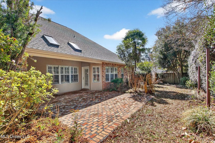 Beautiful home loaded with curb appeal, circular dive and side - photo 39