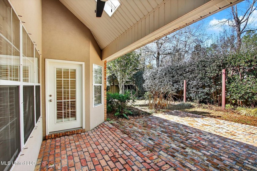 Beautiful home loaded with curb appeal, circular dive and side - photo 41