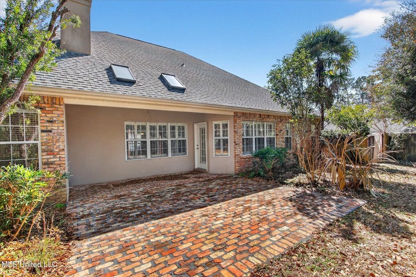 Beautiful home loaded with curb appeal, circular dive and side - photo 42