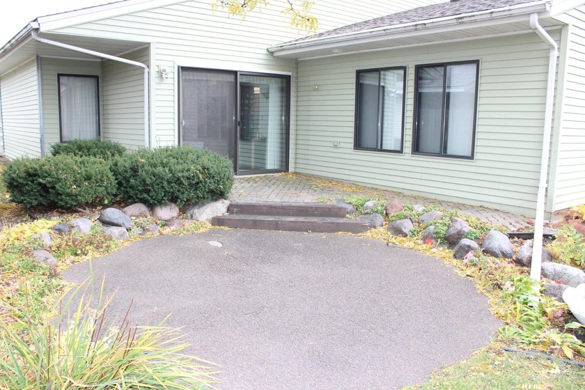 Welcome home to comfortable, convenient, and carefree living in - photo 2