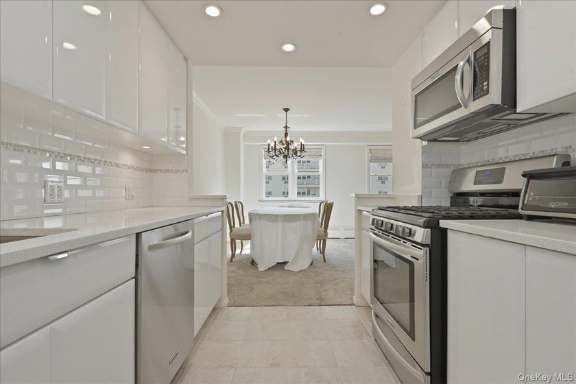 Oceanfront Living at its Finest! Turn-key 1BR/1BA cooperative in - photo 17