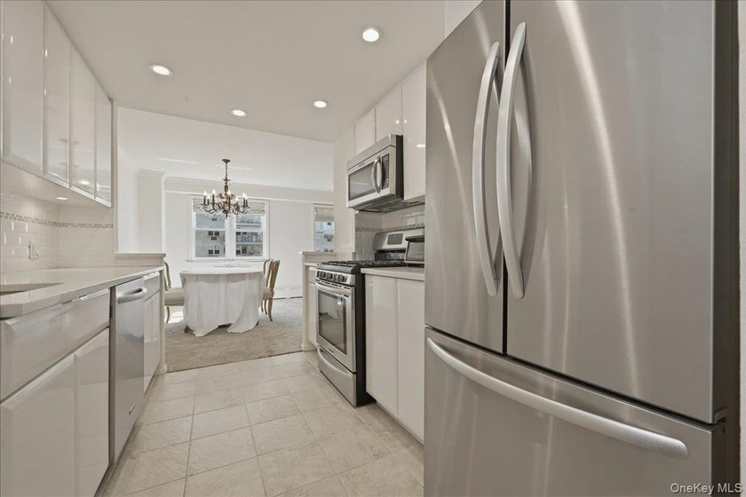 Oceanfront Living at its Finest! Turn-key 1BR/1BA cooperative in - photo 18
