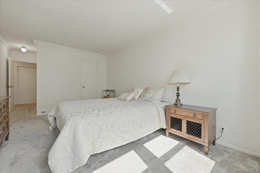Oceanfront Living at its Finest! Turn-key 1BR/1BA cooperative in - photo 21