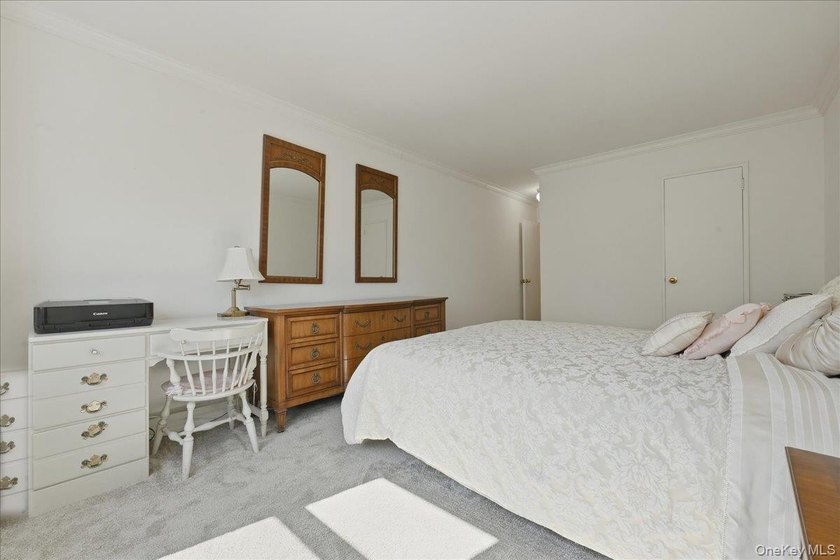 Oceanfront Living at its Finest! Turn-key 1BR/1BA cooperative in - photo 22