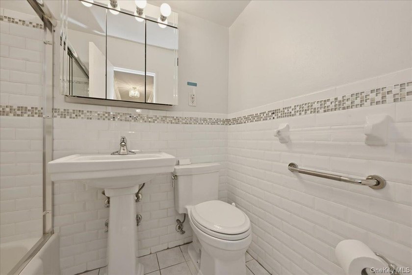 Oceanfront Living at its Finest! Turn-key 1BR/1BA cooperative in - photo 23