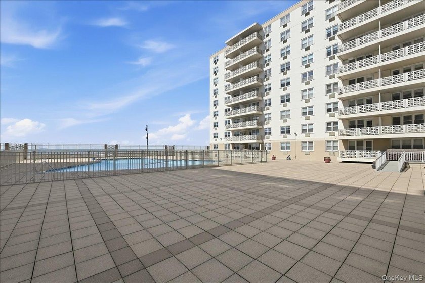 Oceanfront Living at its Finest! Turn-key 1BR/1BA cooperative in - photo 31