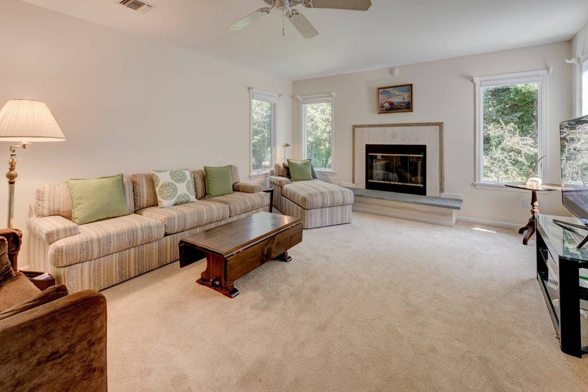 Southold, North Fork - Private Bayfront Community Living - photo 9