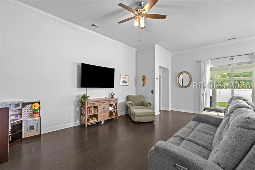 Skip the new build process with this one-level Litchfield model - photo 11