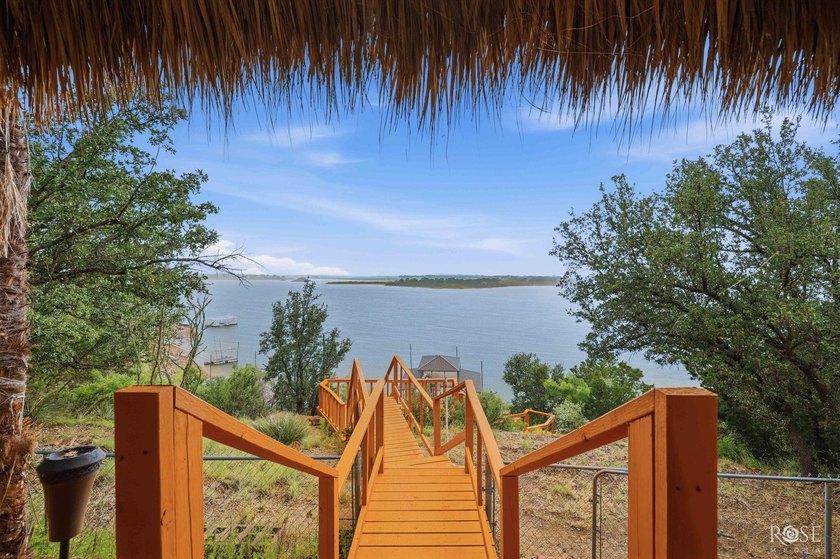 Welcome to your West Texas paradise. This home was completely - photo 27