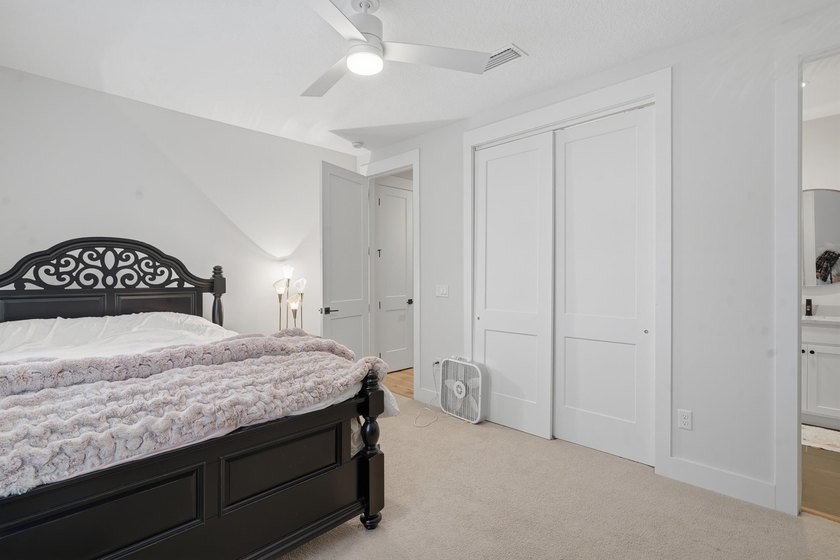 Exquisite home in sought after Ocean Ridge. This 4 bedroom, 3 - photo 11