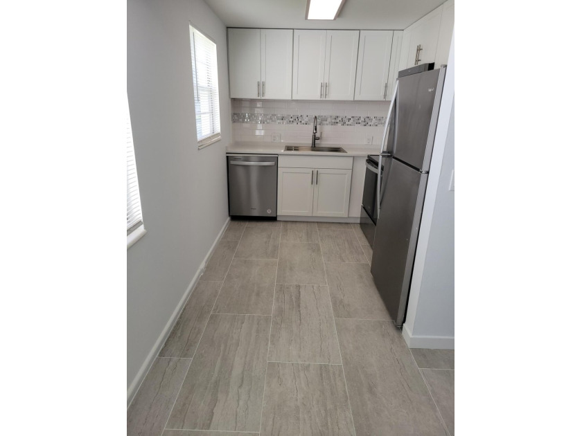 MOVE-IN READY 2BR/1.5BA condo with CENTRAL AIR. Can be rented - photo 4