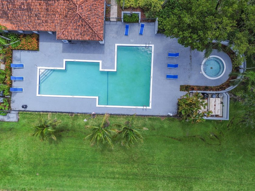 Welcome to this inviting second-floor condo in West Palm Beach - photo 14