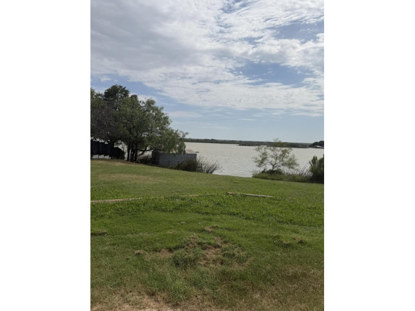 Welcome to Lake Nasworthy. This lake front property has a 3/2 - photo 26