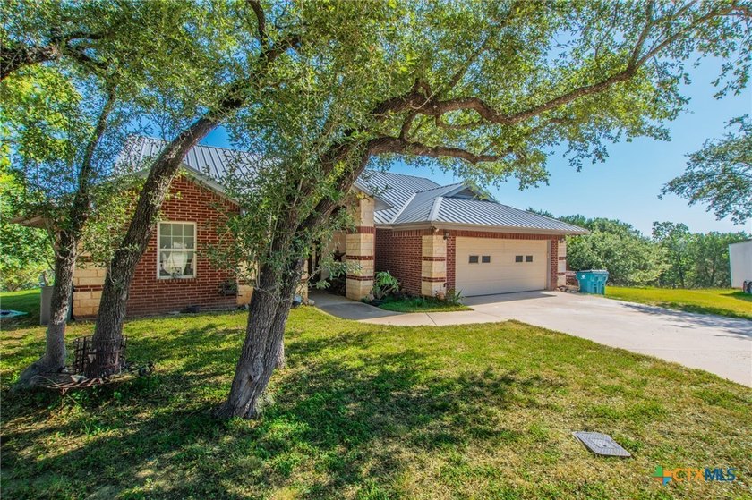 One of a kind Lake Belton property, 1.7 acres with access to the - photo 2
