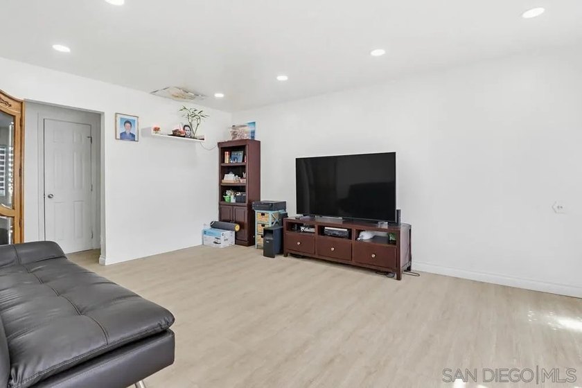 Opportunity for those who are looking for a large lot to add an - photo 4