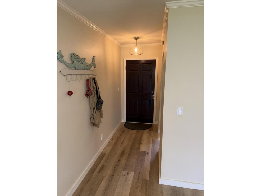 Beautifully renovated 2nd story lake front condominium in a - photo 9