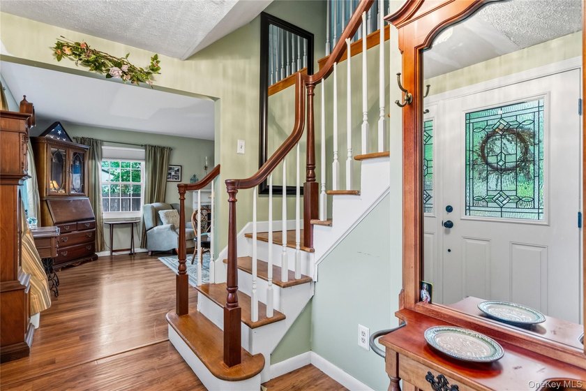 Beautifully Maintained Stony Brook Home in the Desirable P - photo 5
