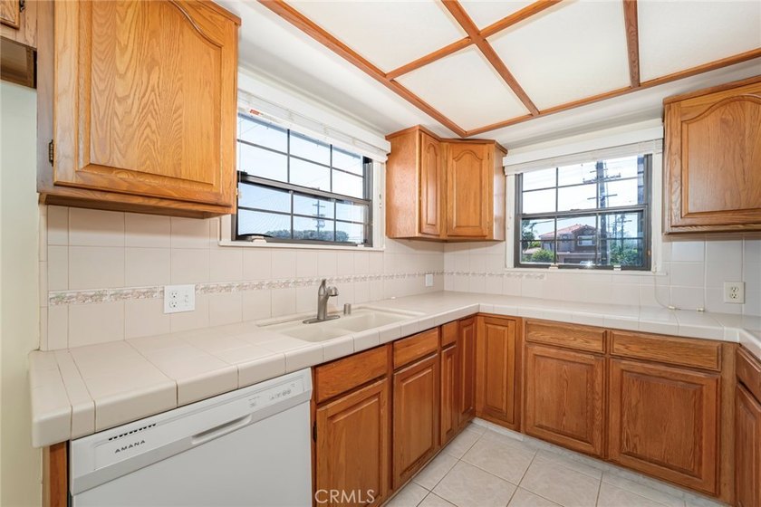 Welcome to 5209 Sepulveda Blvd, a charming 3-bedroom, 2-bath - photo 19