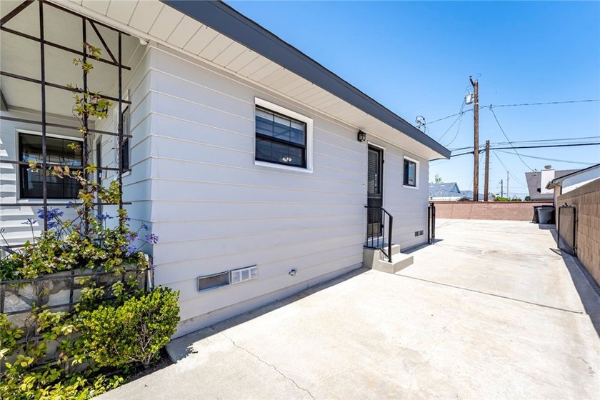 Welcome to 5209 Sepulveda Blvd, a charming 3-bedroom, 2-bath - photo 38