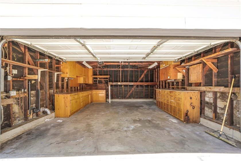 Welcome to 5209 Sepulveda Blvd, a charming 3-bedroom, 2-bath - photo 42