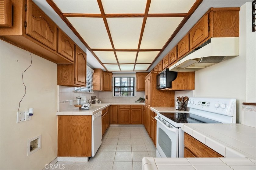 Welcome to 5209 Sepulveda Blvd, a charming 3-bedroom, 2-bath - photo 44
