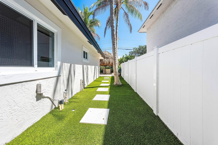 Located in the highly coveted subdivision of Boca Villas, this - photo 18