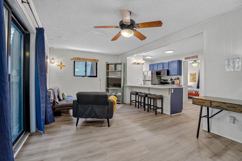 Location, Location, Location! This stylish second-floor - photo 6