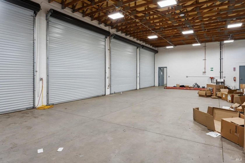 Nearly new industrial or automotive property on acreage in - photo 3