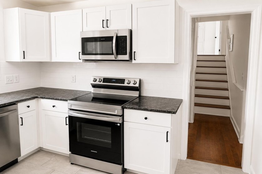 Welcome to 3354 Mountain Brook Avenue in North Charleston! This - photo 5