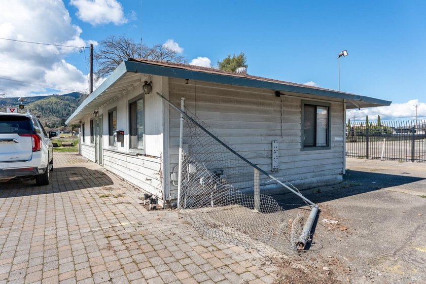 Nearly new industrial or automotive property on acreage in - photo 9