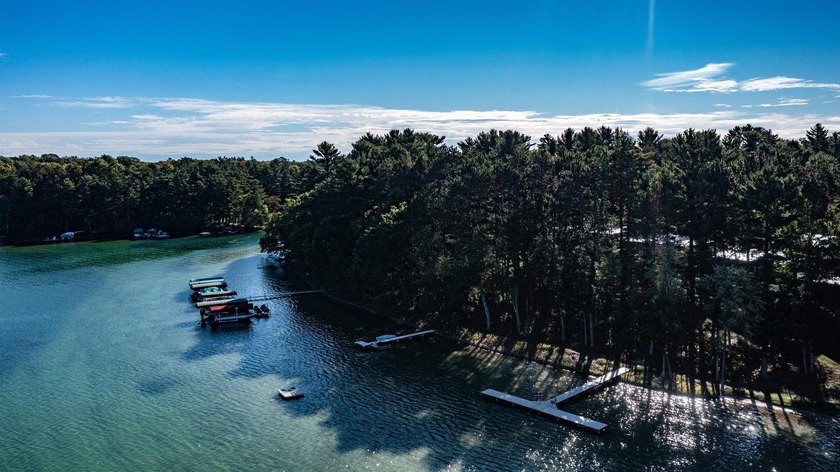 Dream location on the Waupaca Chain O' Lakes! Renovated Wingspan - photo 2