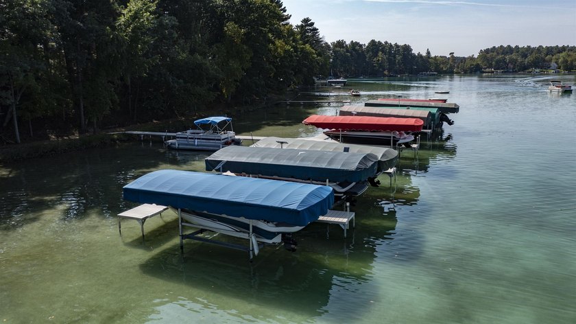Dream location on the Waupaca Chain O' Lakes! Renovated Wingspan - photo 8