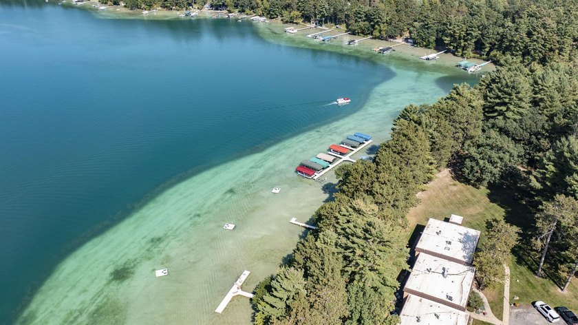 Dream location on the Waupaca Chain O' Lakes! Renovated Wingspan - photo 10