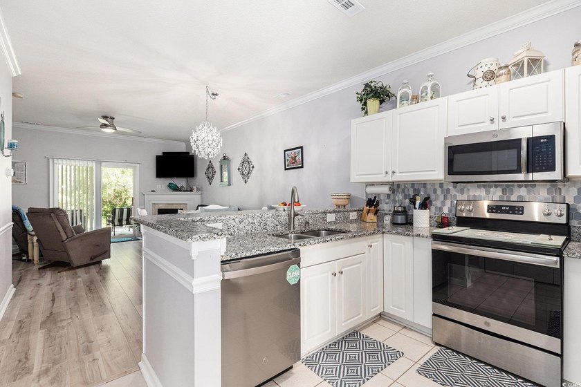 Recently updated 3-bedroom, 2.5 bath townhome located in the - photo 4