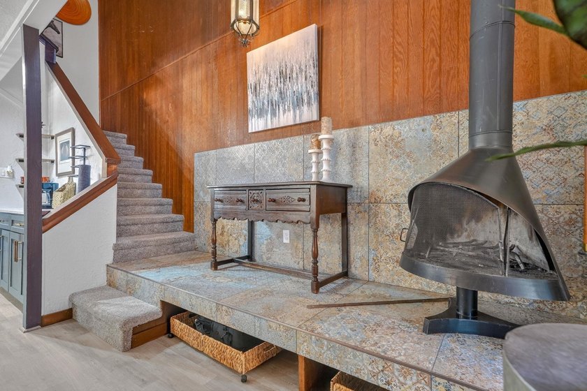 Completely updated and meticulously remodeled from top to bottom - photo 9
