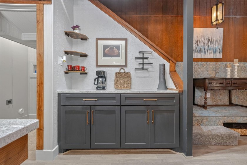 Completely updated and meticulously remodeled from top to bottom - photo 10