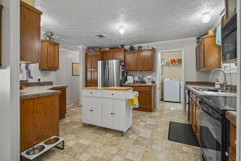 Three-bedroom, two-bathroom, single-story manufactured home with - photo 10