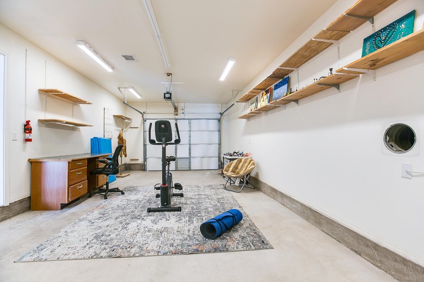 Welcome to this beautifully updated 3-bedroom, 2-bath home in - photo 20