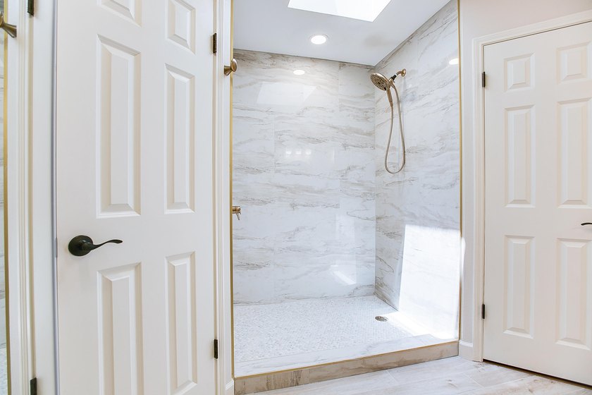 Welcome to this beautifully updated 3-bedroom, 2-bath home in - photo 22