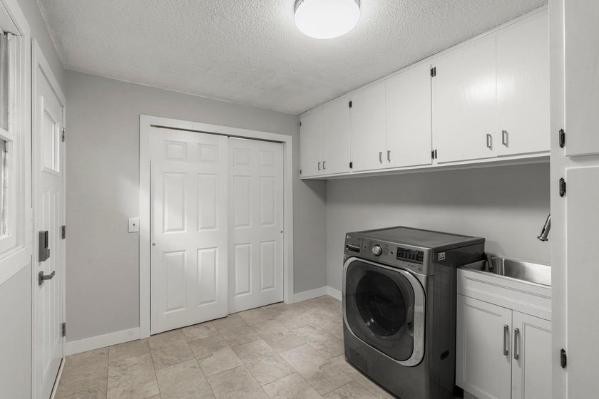 A fresh approach to one-level living! This zero-entry home sits - photo 5